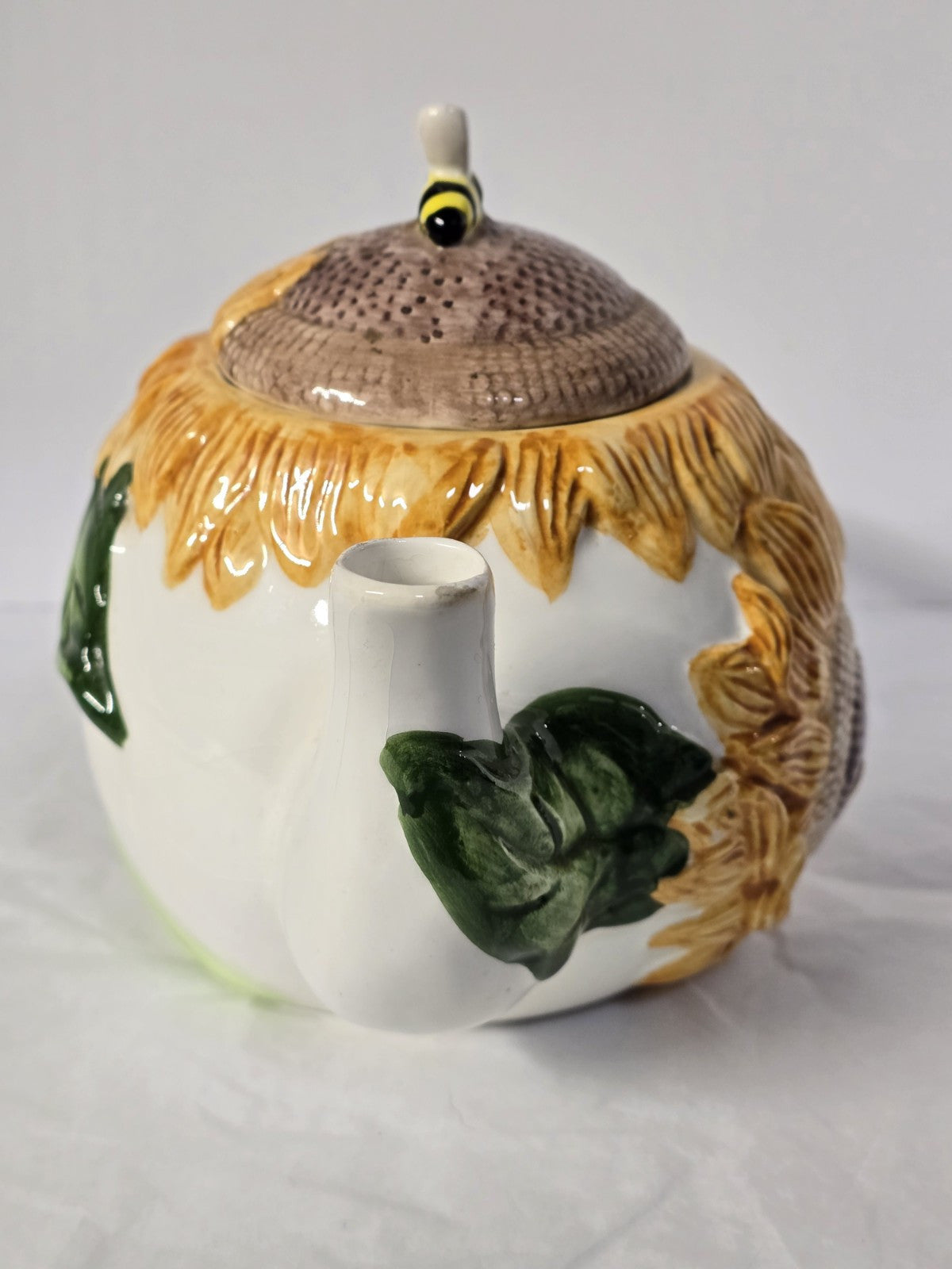 1993 Wang’s International Ceramic Sunflower Tea Pot With Bee Lid 