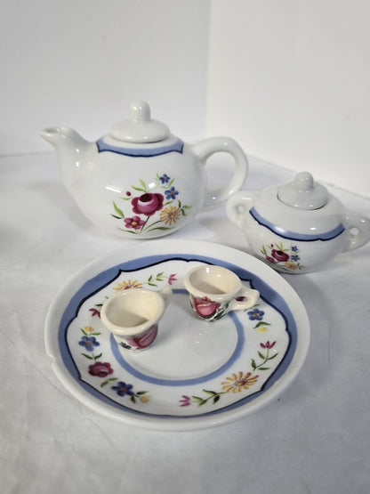 Miniature Tea Set - Japan - Teapot Creamer Sugar Bowl w Lid & Cups - 5 Piece