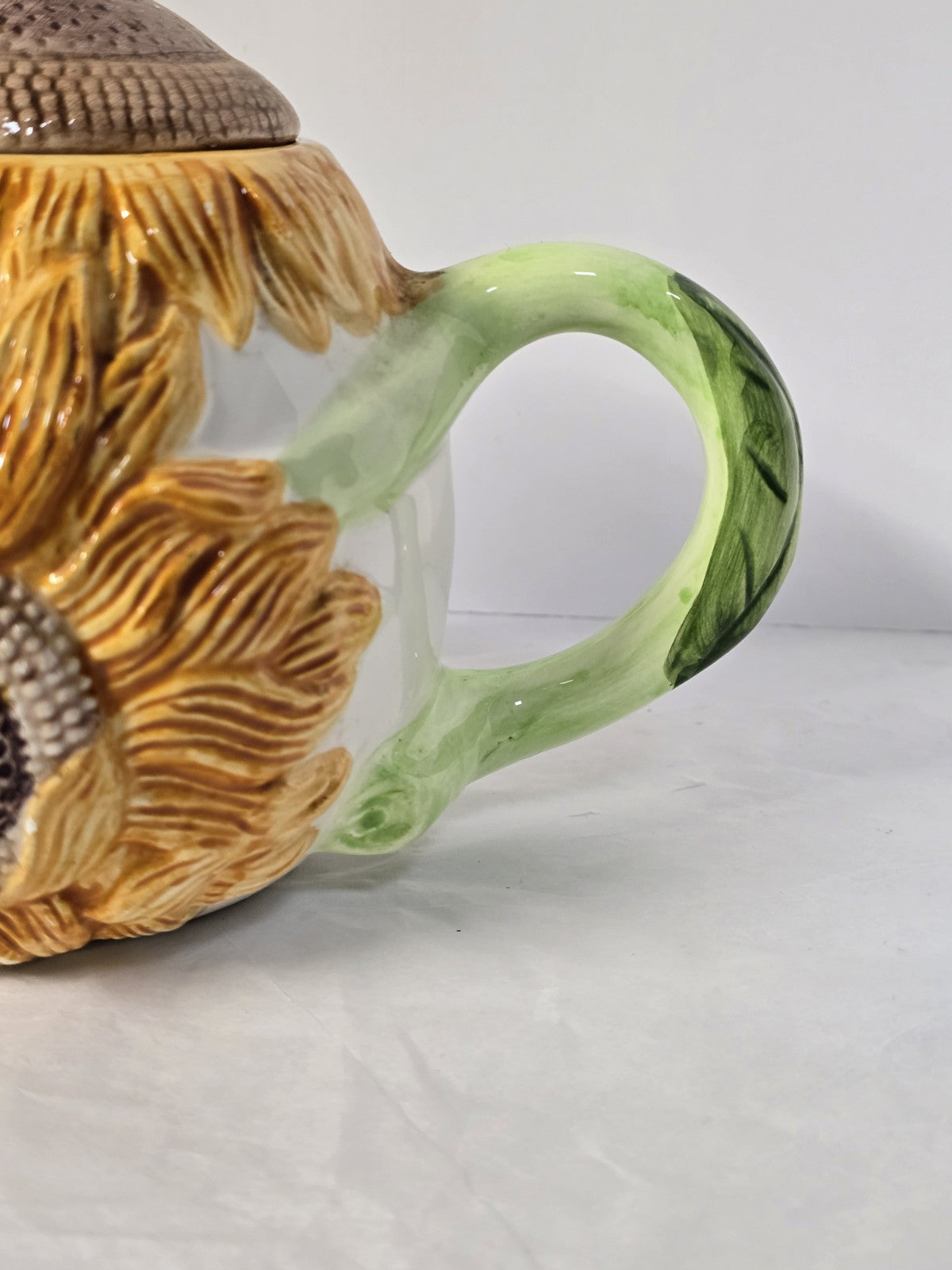 1993 Wang’s International Ceramic Sunflower Tea Pot With Bee Lid 