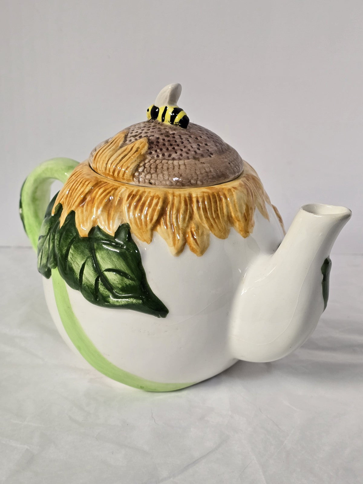 1993 Wang’s International Ceramic Sunflower Tea Pot With Bee Lid 