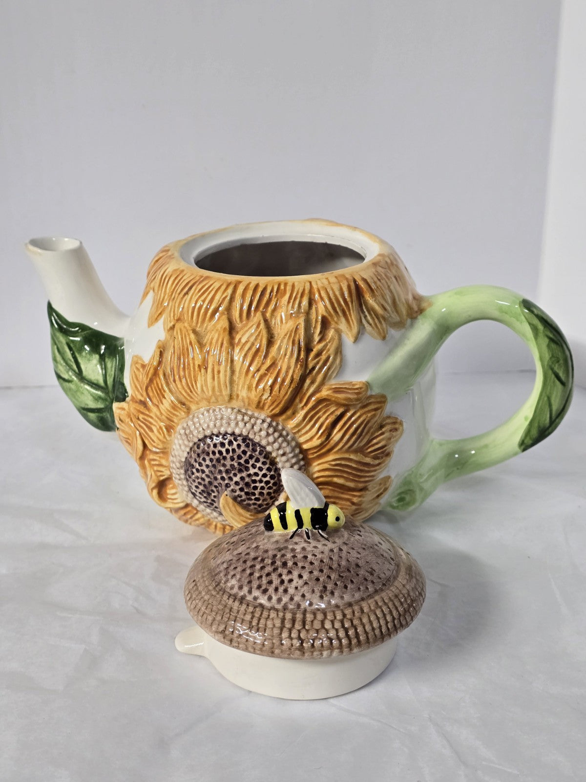 1993 Wang’s International Ceramic Sunflower Tea Pot With Bee Lid 