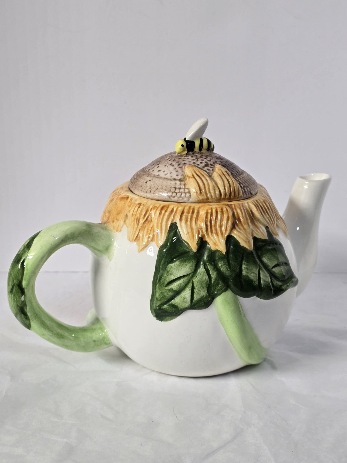 1993 Wang’s International Ceramic Sunflower Tea Pot With Bee Lid 