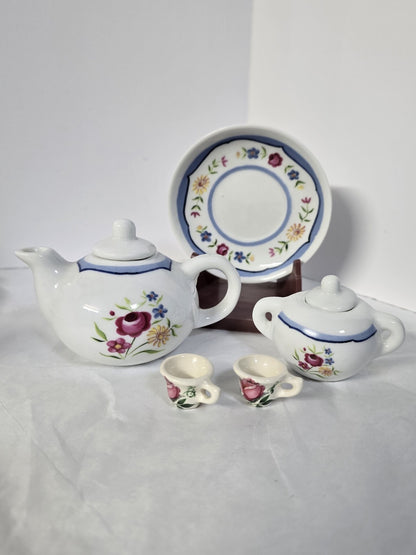 Miniature Tea Set - Japan - Teapot Creamer Sugar Bowl w Lid & Cups - 5 Piece