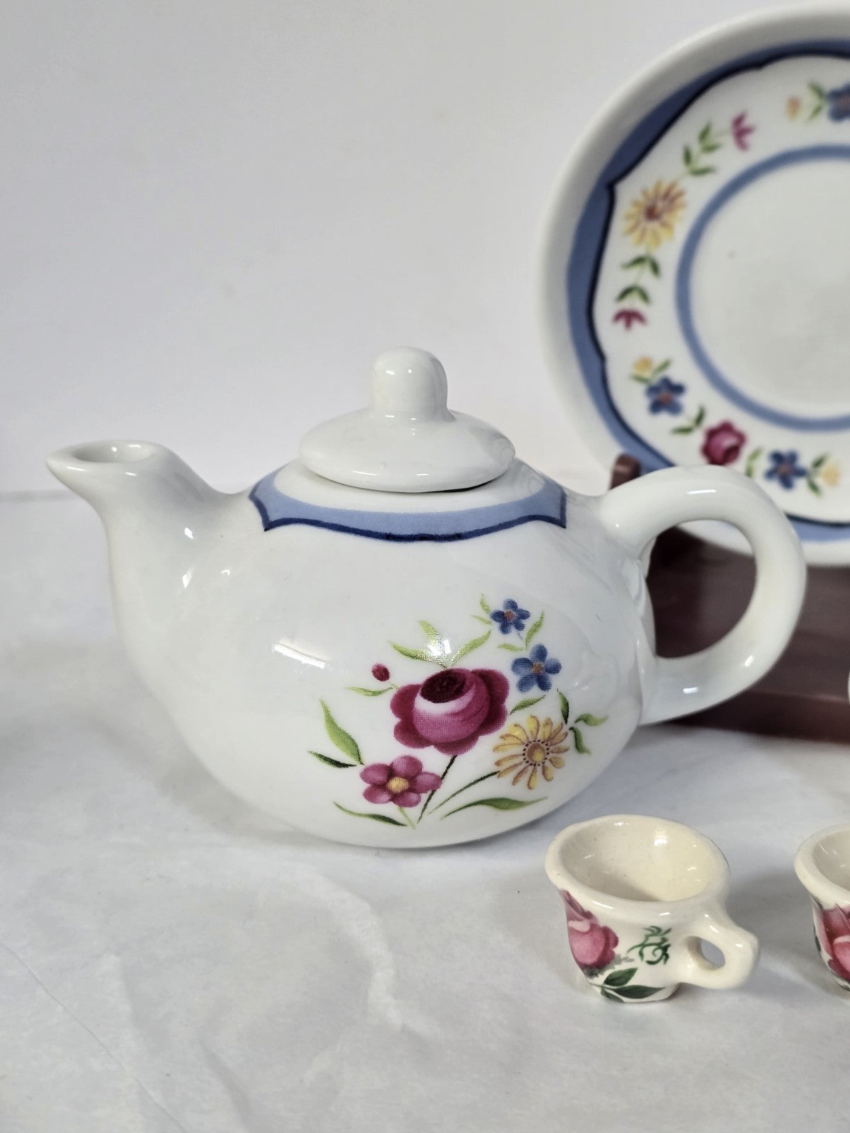 Miniature Tea Set - Japan - Teapot Creamer Sugar Bowl w Lid & Cups - 5 Piece